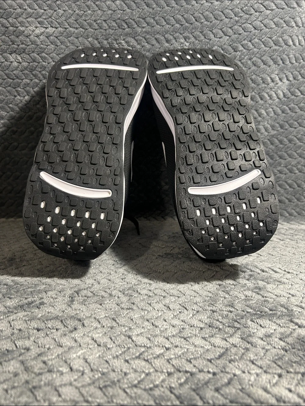 Nike Men’s Black and White Lightweight Running Shoes